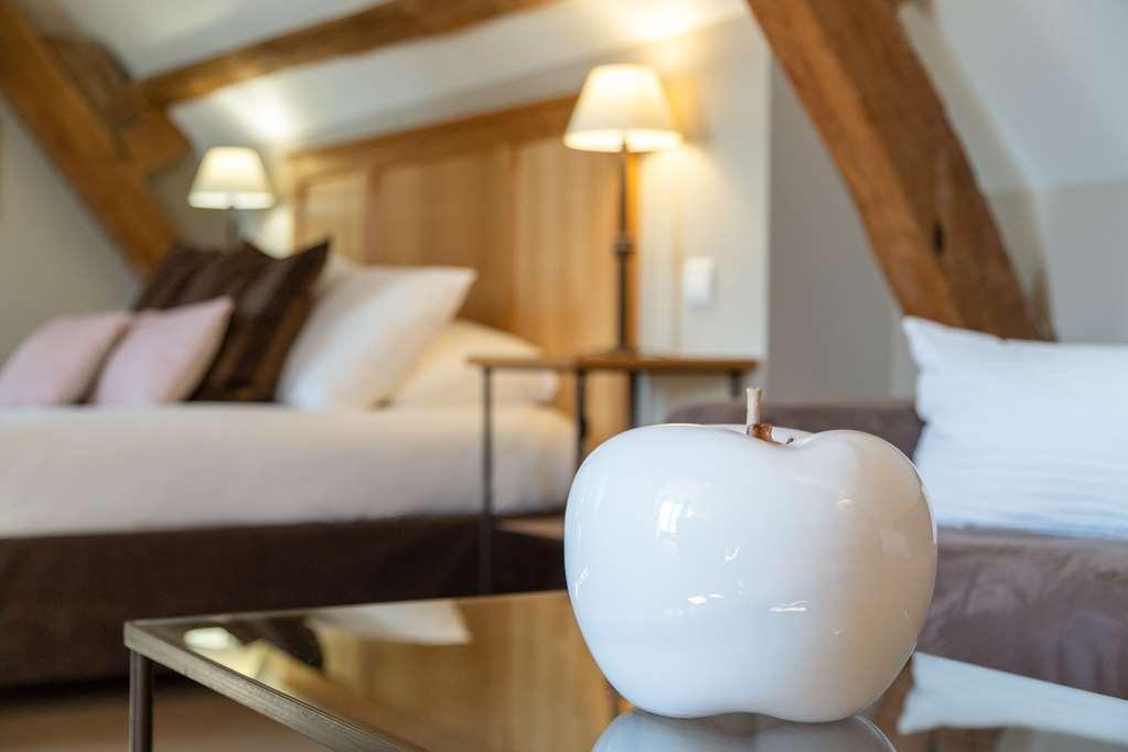 Hotel Saint-Laurent, The Originals Relais Montfort-l'Amaury Room photo
