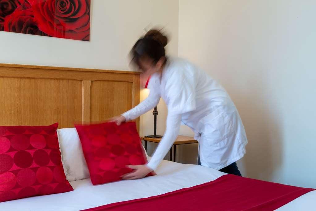 Hotel Saint-Laurent, The Originals Relais Montfort-l'Amaury Room photo