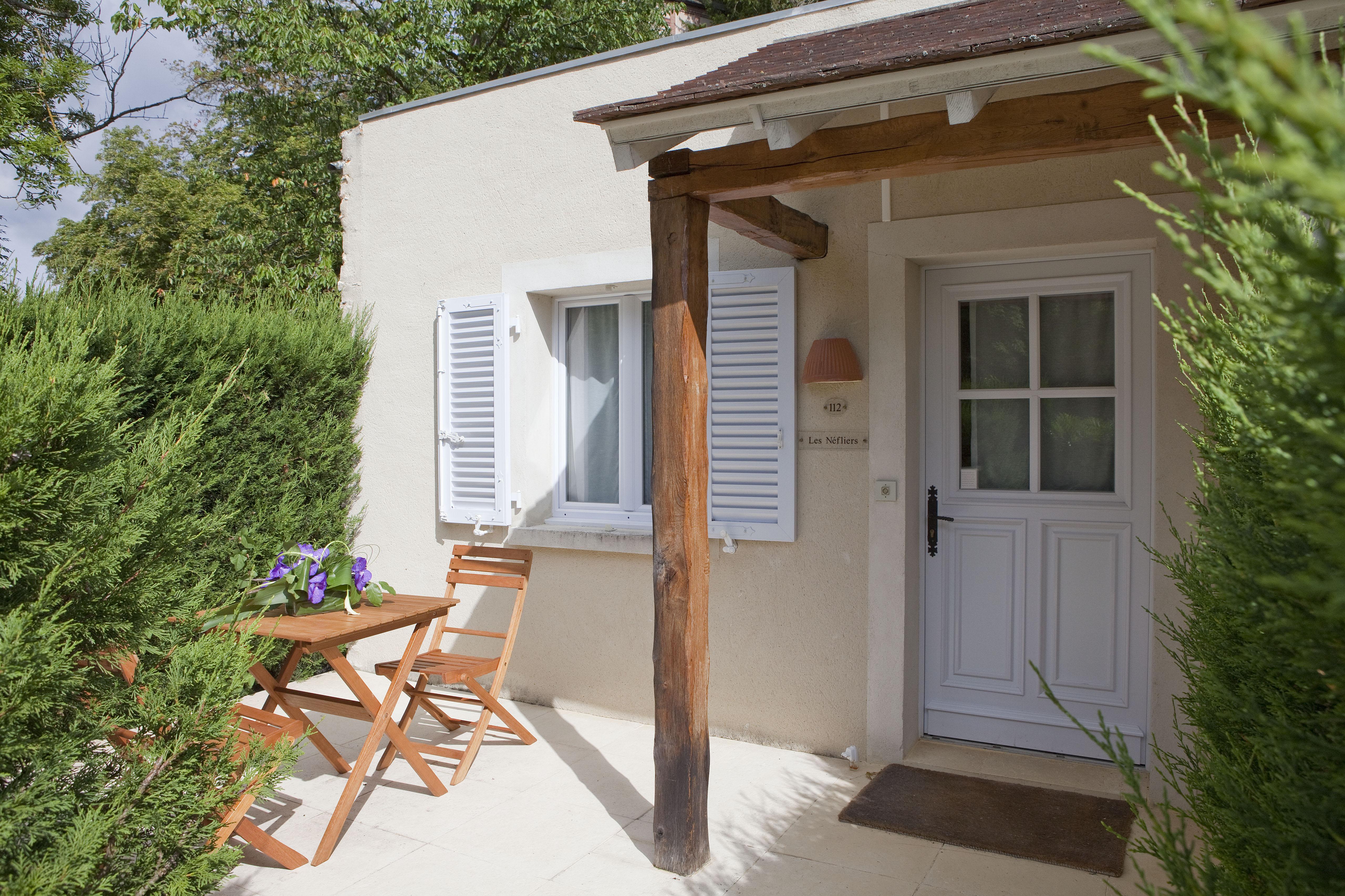 Hotel Saint-Laurent, The Originals Relais Montfort-l'Amaury Exterior photo