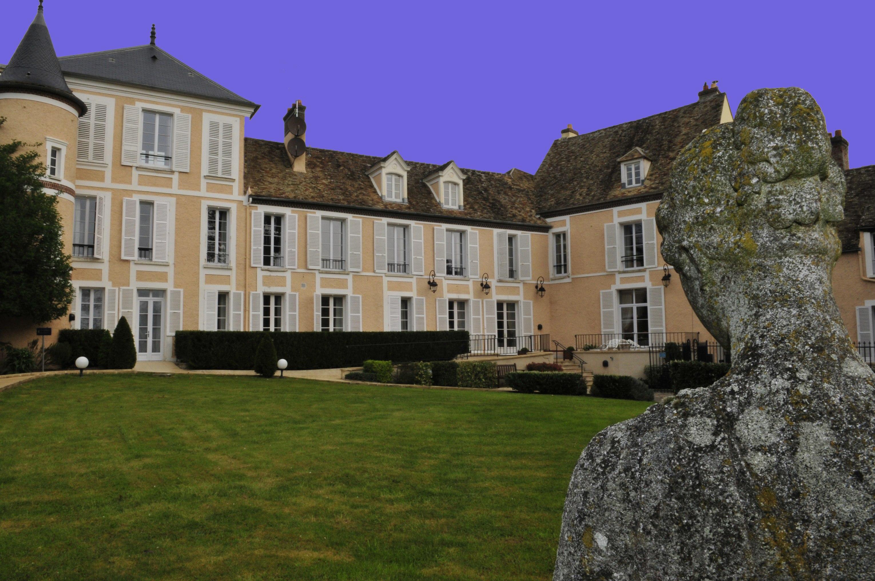 Hotel Saint-Laurent, The Originals Relais Montfort-l'Amaury Exterior photo