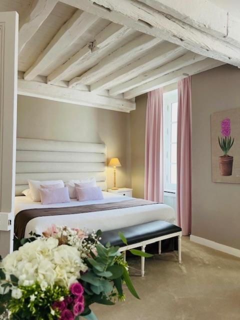 Hotel Saint-Laurent, The Originals Relais Montfort-l'Amaury Exterior photo