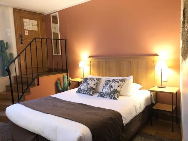 Hotel Saint-Laurent, The Originals Relais Montfort-l'Amaury Exterior photo