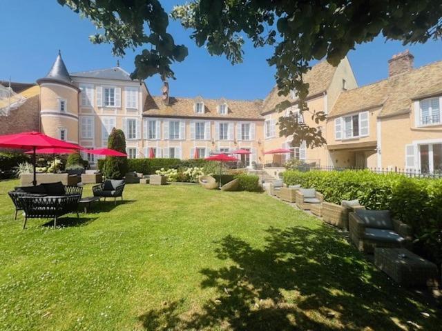 Hotel Saint-Laurent, The Originals Relais Montfort-l'Amaury Exterior photo