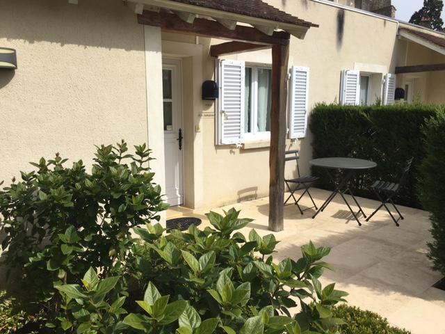 Hotel Saint-Laurent, The Originals Relais Montfort-l'Amaury Exterior photo